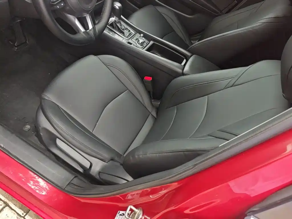 Mazda 3 Axela 2018 — фото 15