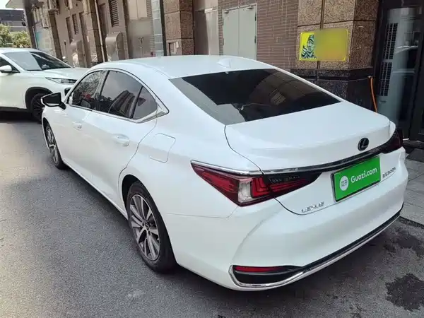 Lexus ES 2020