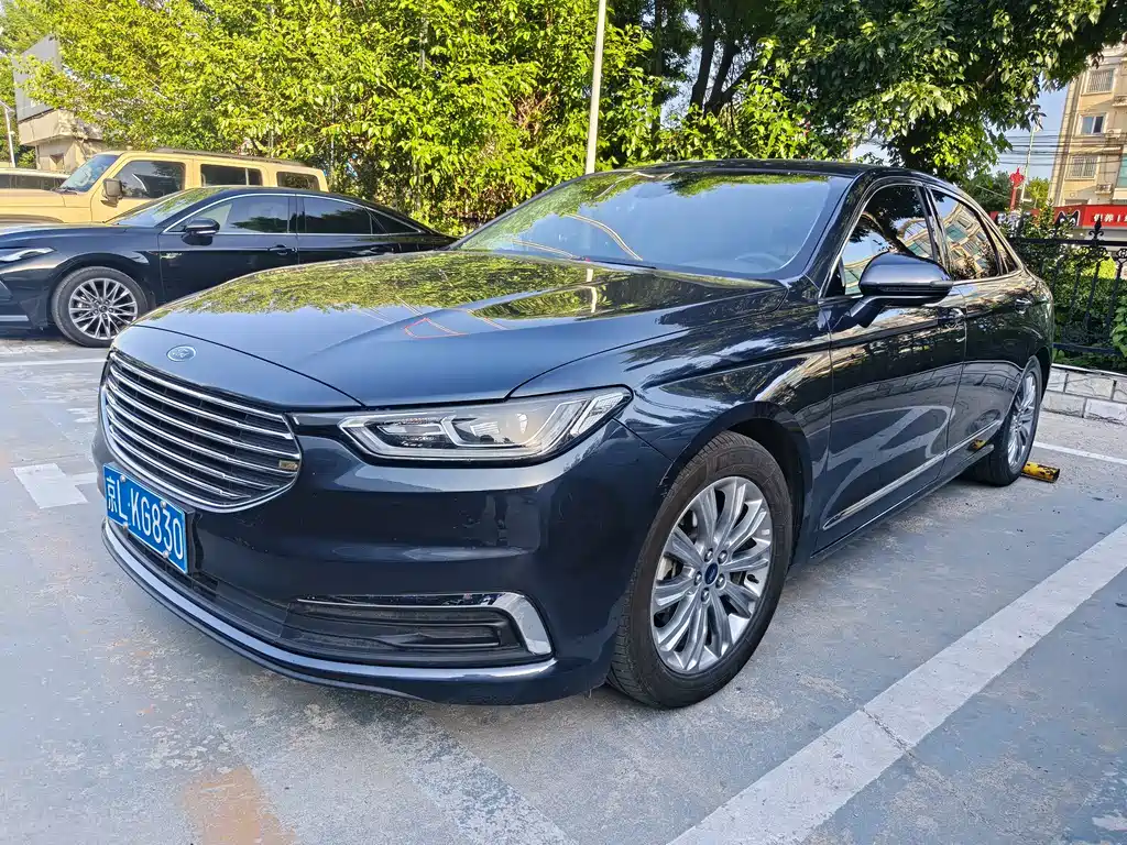 Ford Taurus 2020 — фото 1