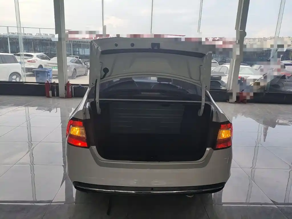 Skoda Rapid 2018 — фото 19