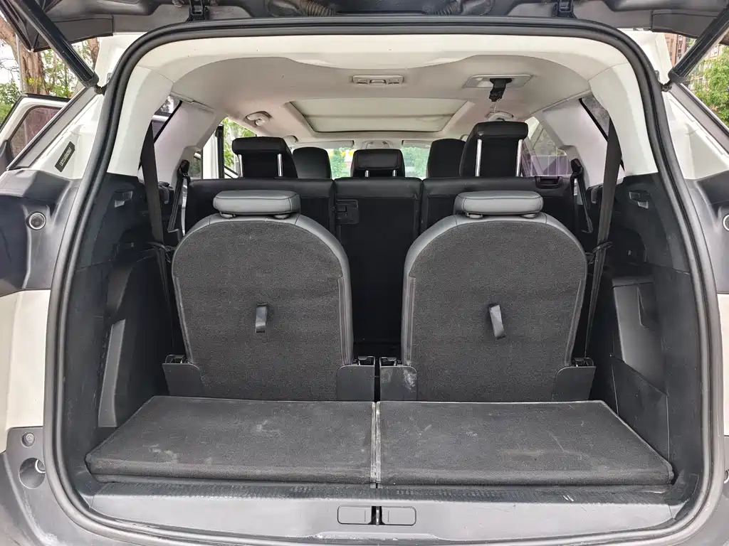 Peugeot 5008 2017 — фото 10