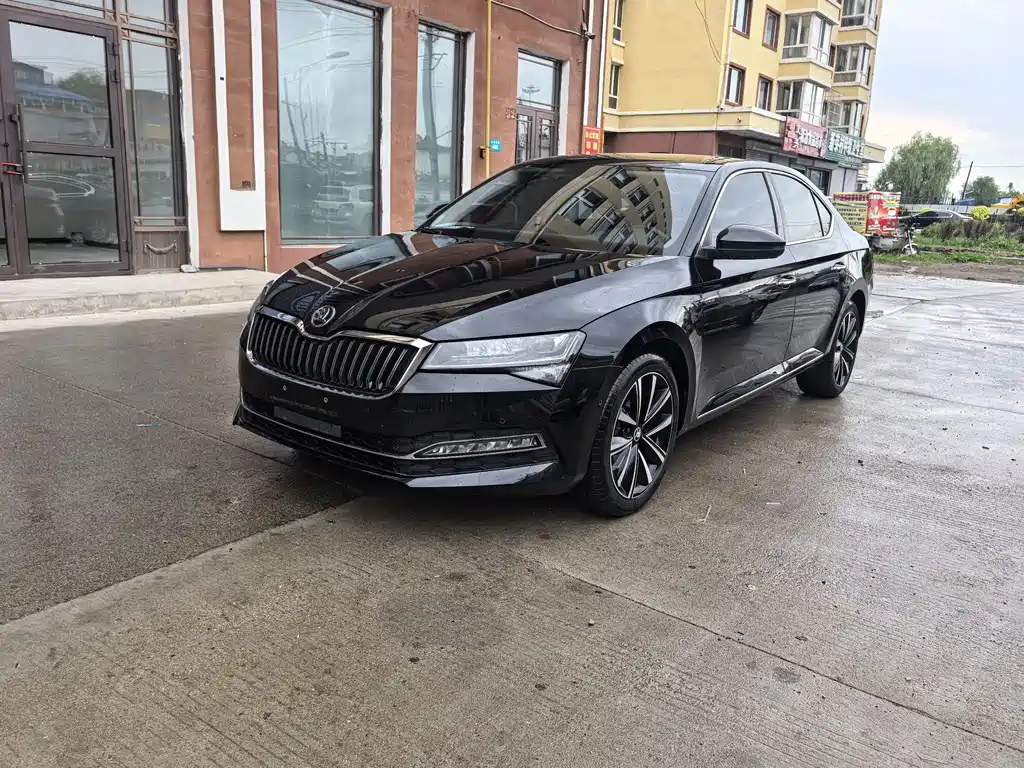 Skoda Superb 2023 — фото 1