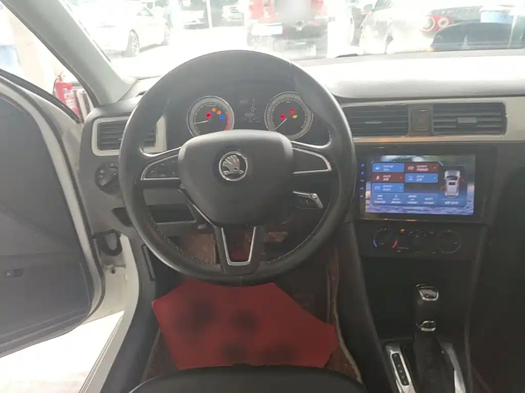 Skoda Rapid 2018 — фото 11