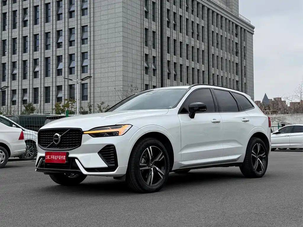 Volvo XC60 2022 — фото 2