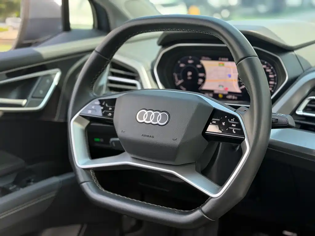 Audi Q4 E-Tron 2023 — фото 9