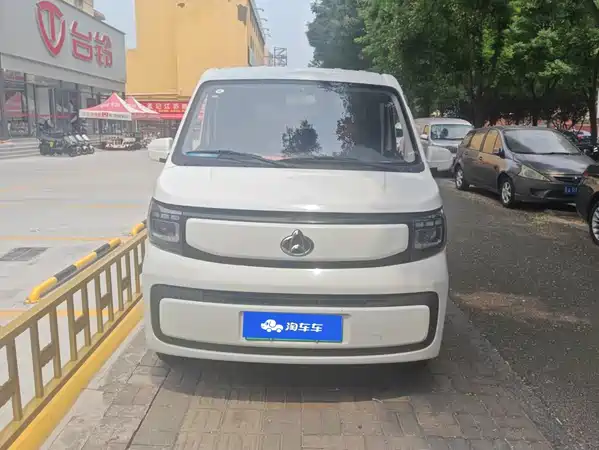Changan Ruixing EM80 2025