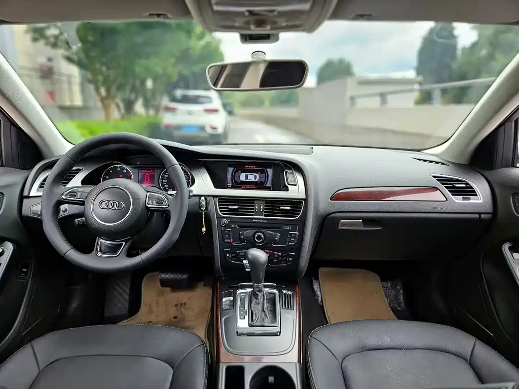 Audi A4L 2011