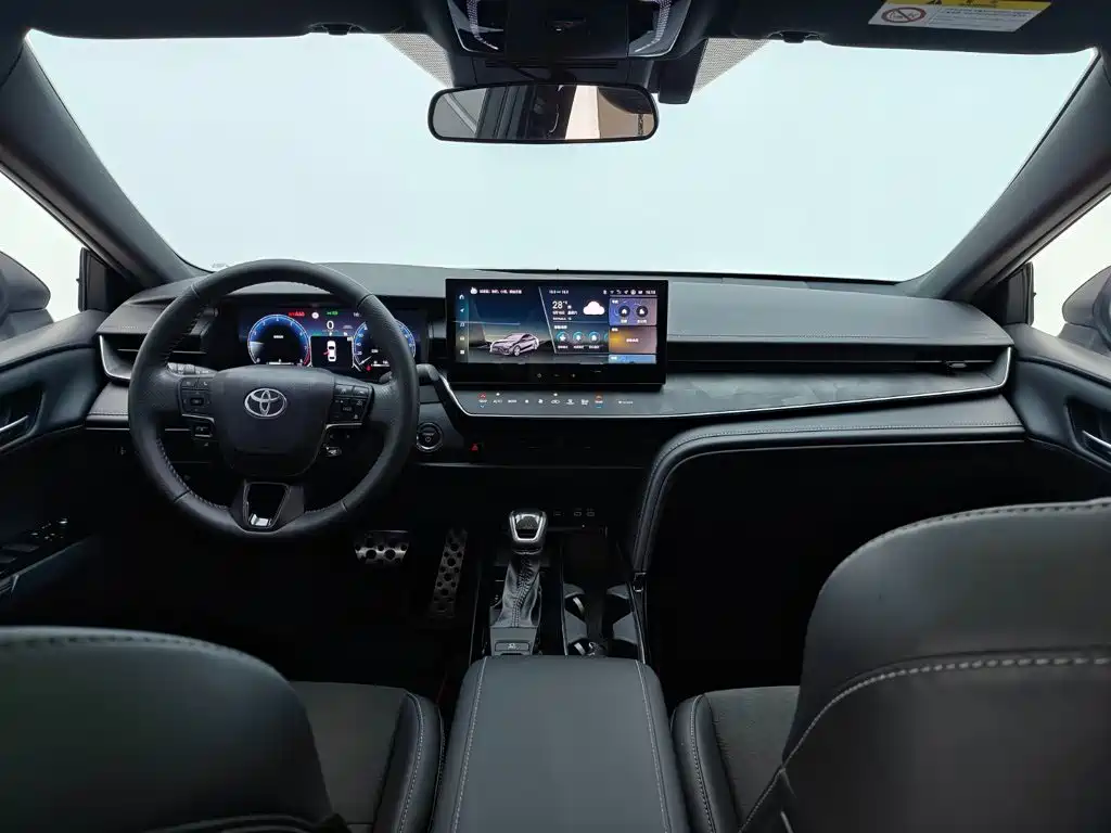 Toyota Camry 2025 — фото 19