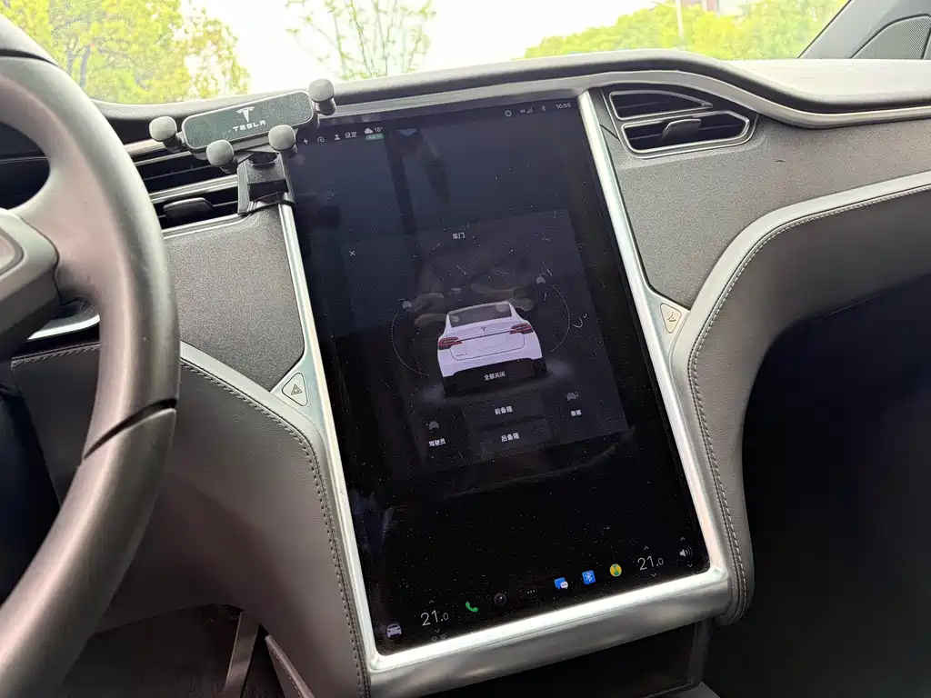 Tesla Model X 2018 — фото 4