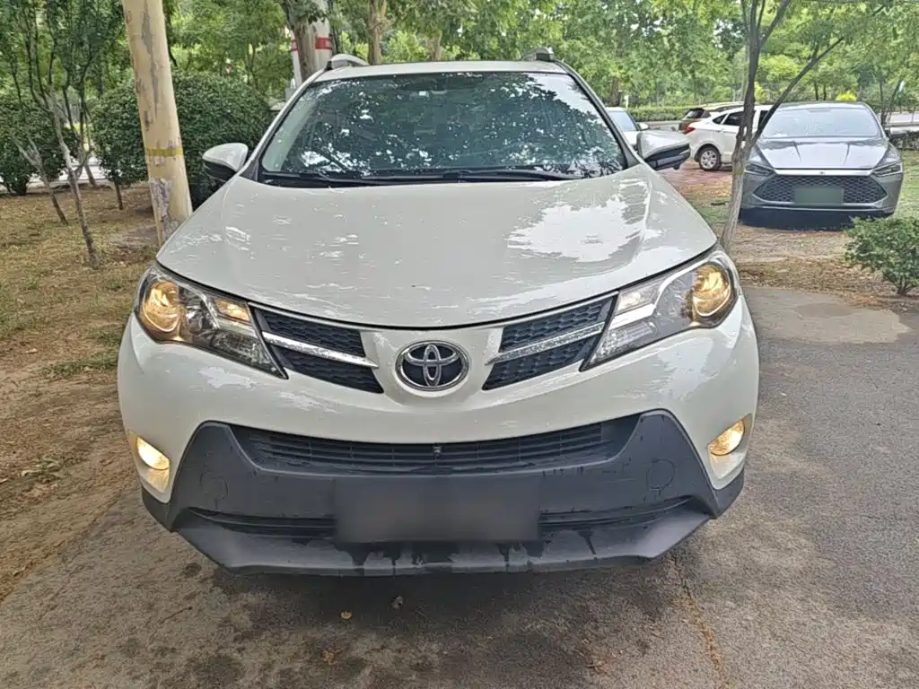 Toyota RAV4 2015 — фото 3
