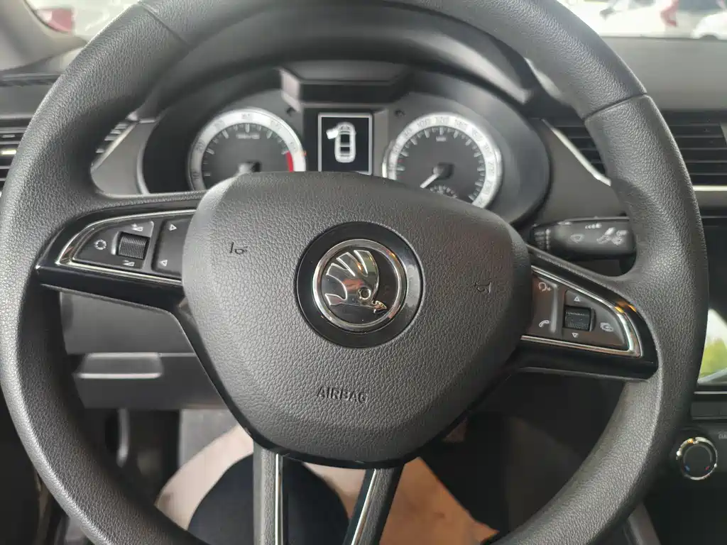 Skoda Octavia 2019 — фото 10