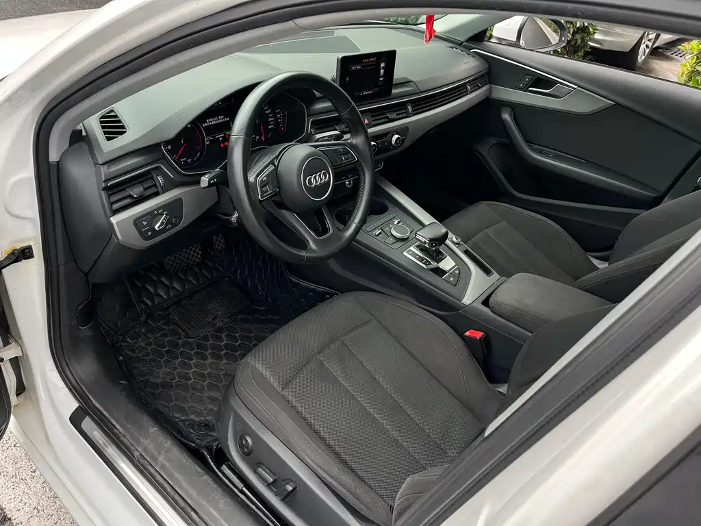Audi A4L 2018 — фото 12