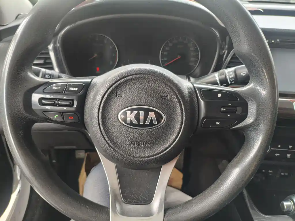 Kia K4 2015 — фото 10