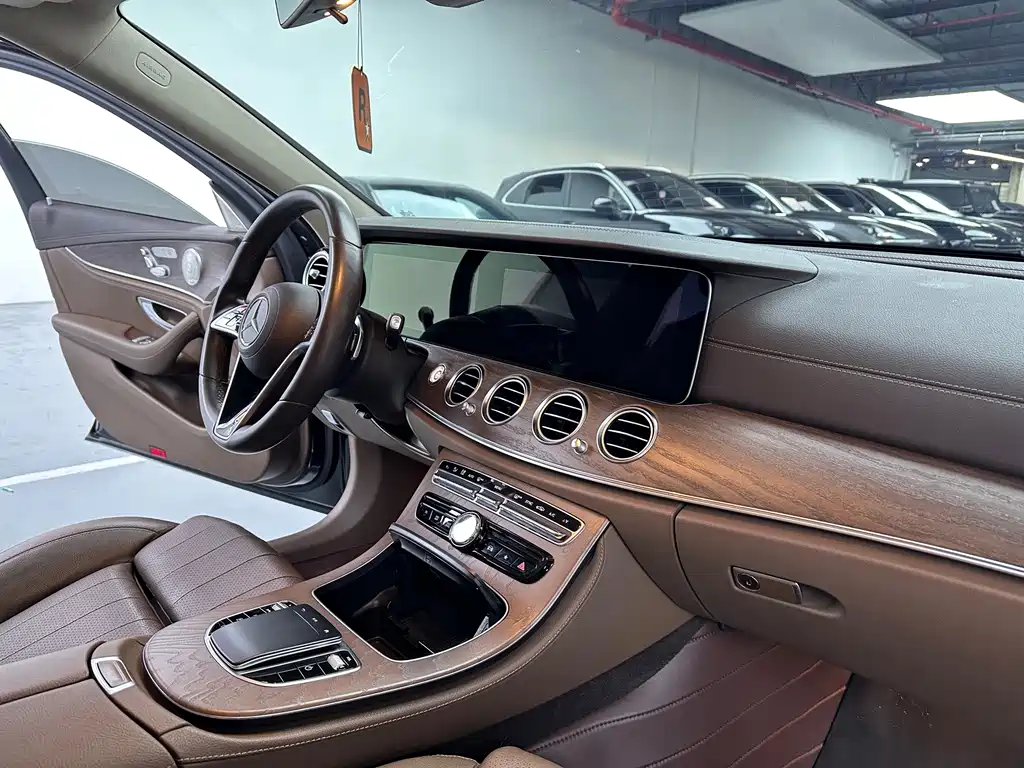 Mercedes-Benz E-Class 2021 — фото 18