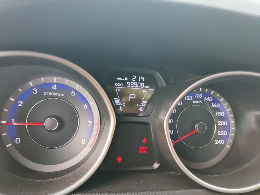 Hyundai Elantra 2018 — фото 12