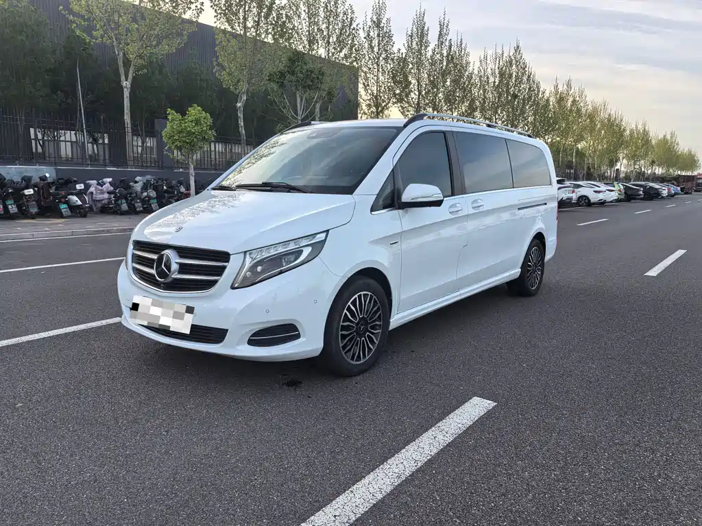 Mercedes-Benz V-Class 2017 — фото 1