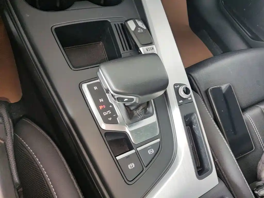 Audi A4L 2024 — фото 14