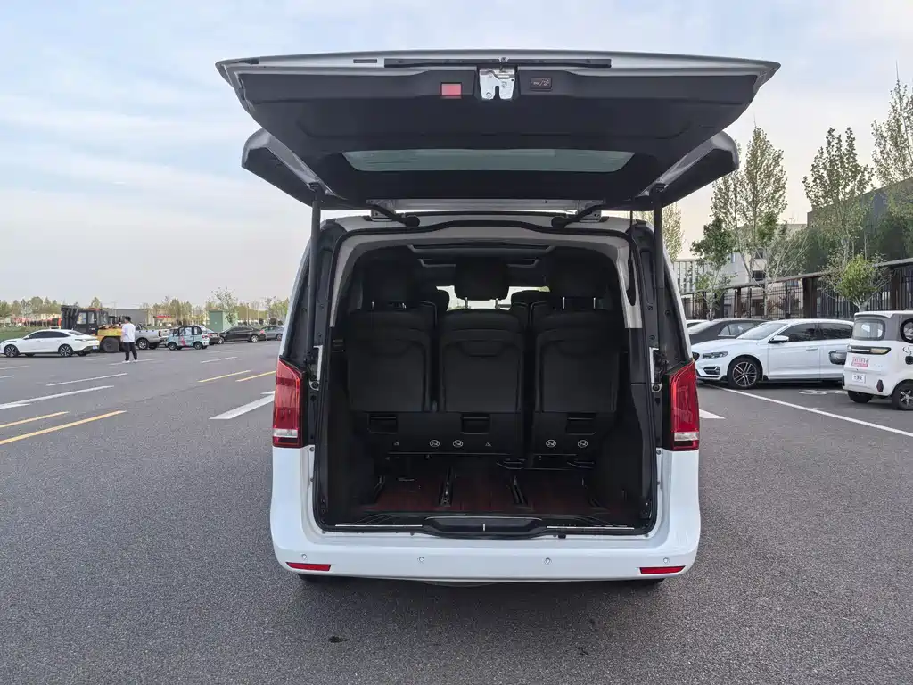 Mercedes-Benz V-Class 2017 — фото 9