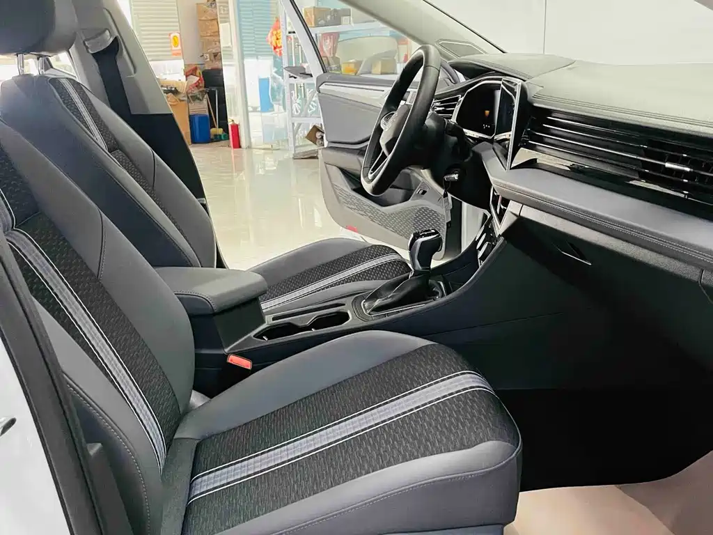 Volkswagen Sagitar 2024