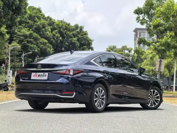 Lexus ES 2023