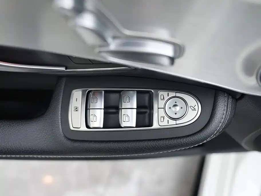 Mercedes-Benz C-Class 2019 — фото 15