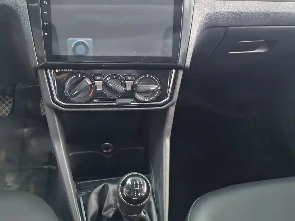 Volkswagen Jetta 2019 — фото 12