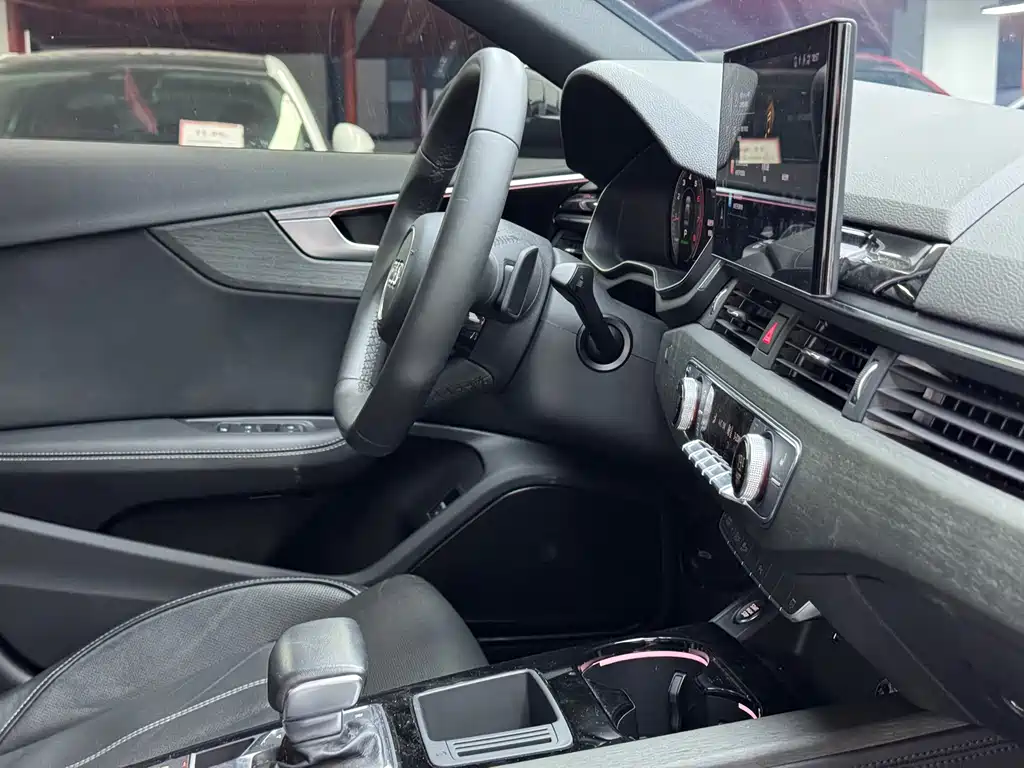 Audi A4L 2023 — фото 24