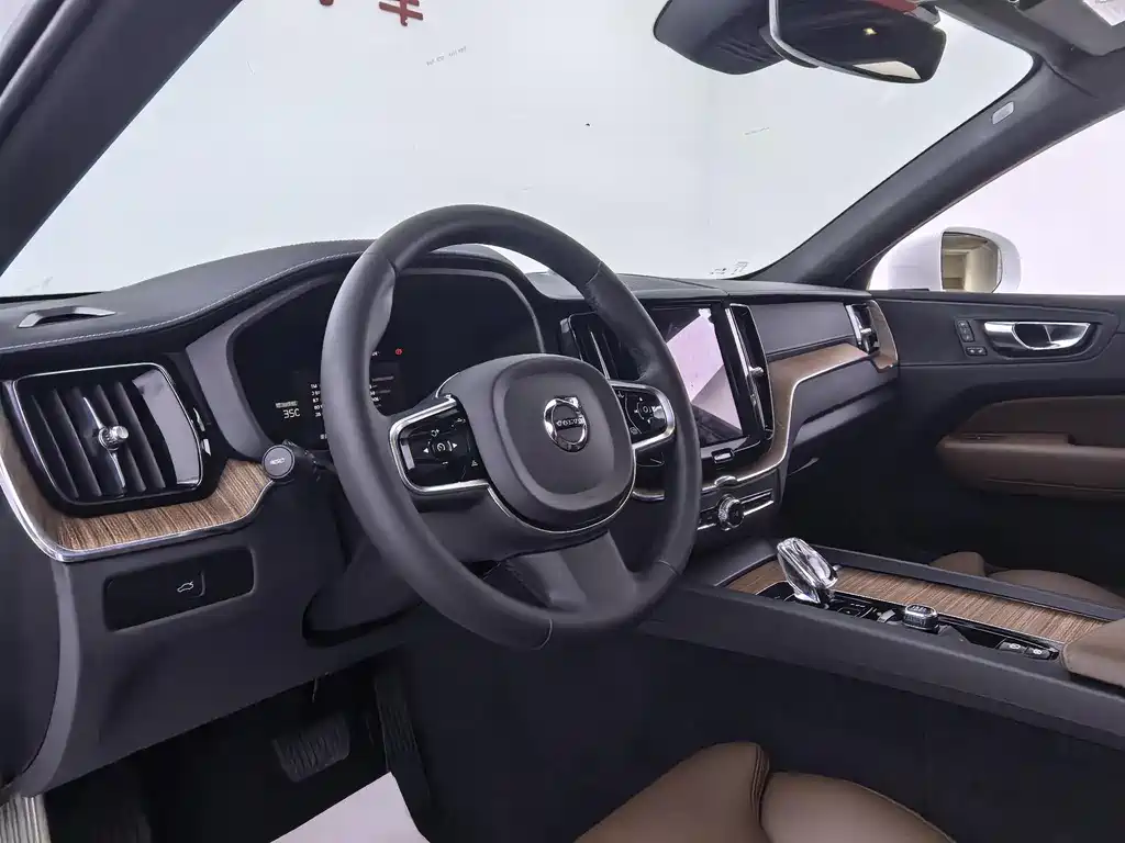 Volvo XC60 2024 — фото 18