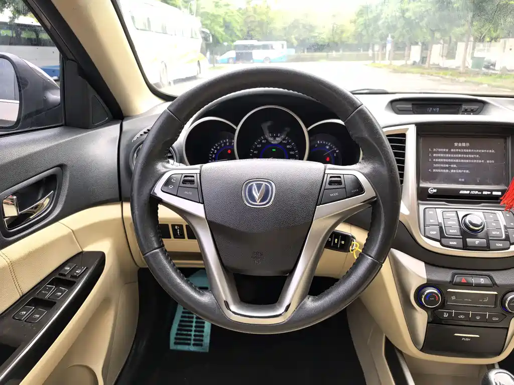 Changan Eado 2015 — фото 8