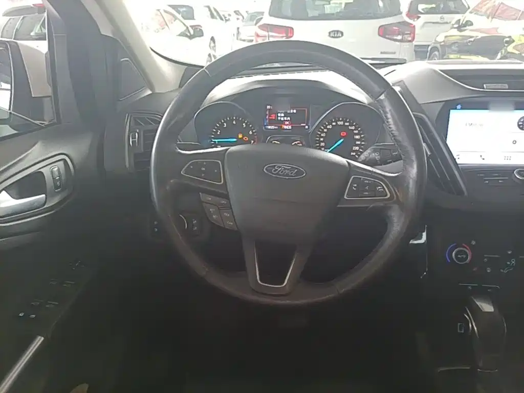 Ford Kuga 2018 — фото 11