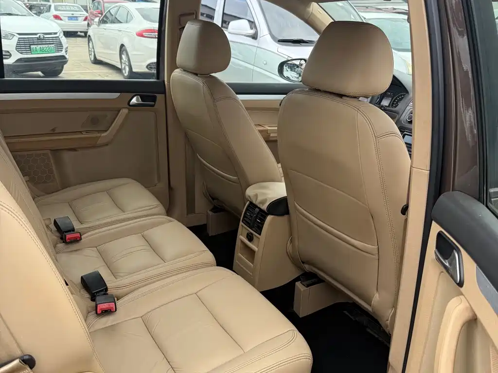 Volkswagen Touran 2012