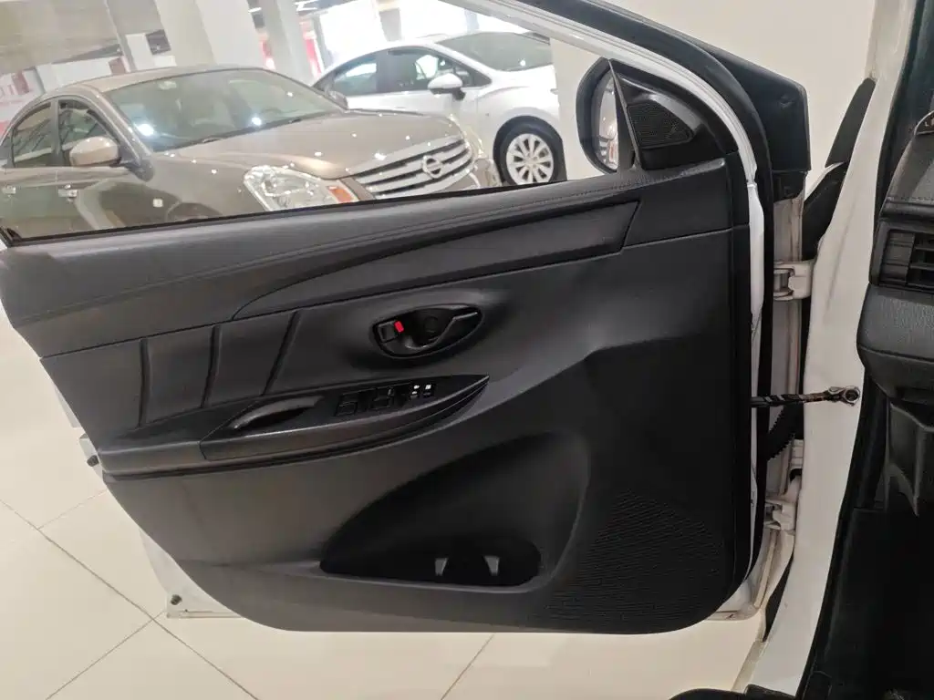 Toyota Yaris L 2018 — фото 18