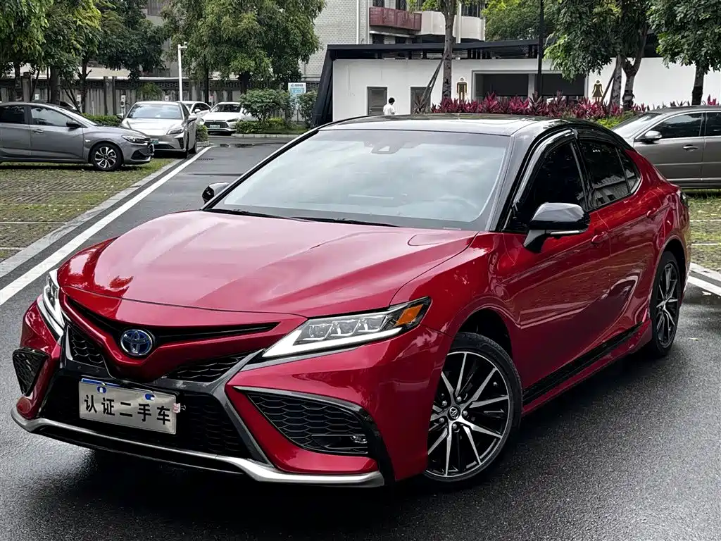 Toyota Camry 2022 — фото 1