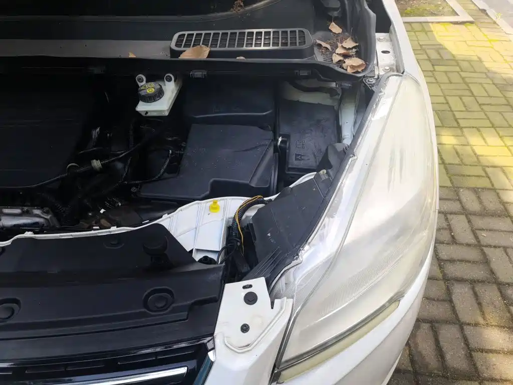 Ford Kuga 2015 — фото 22