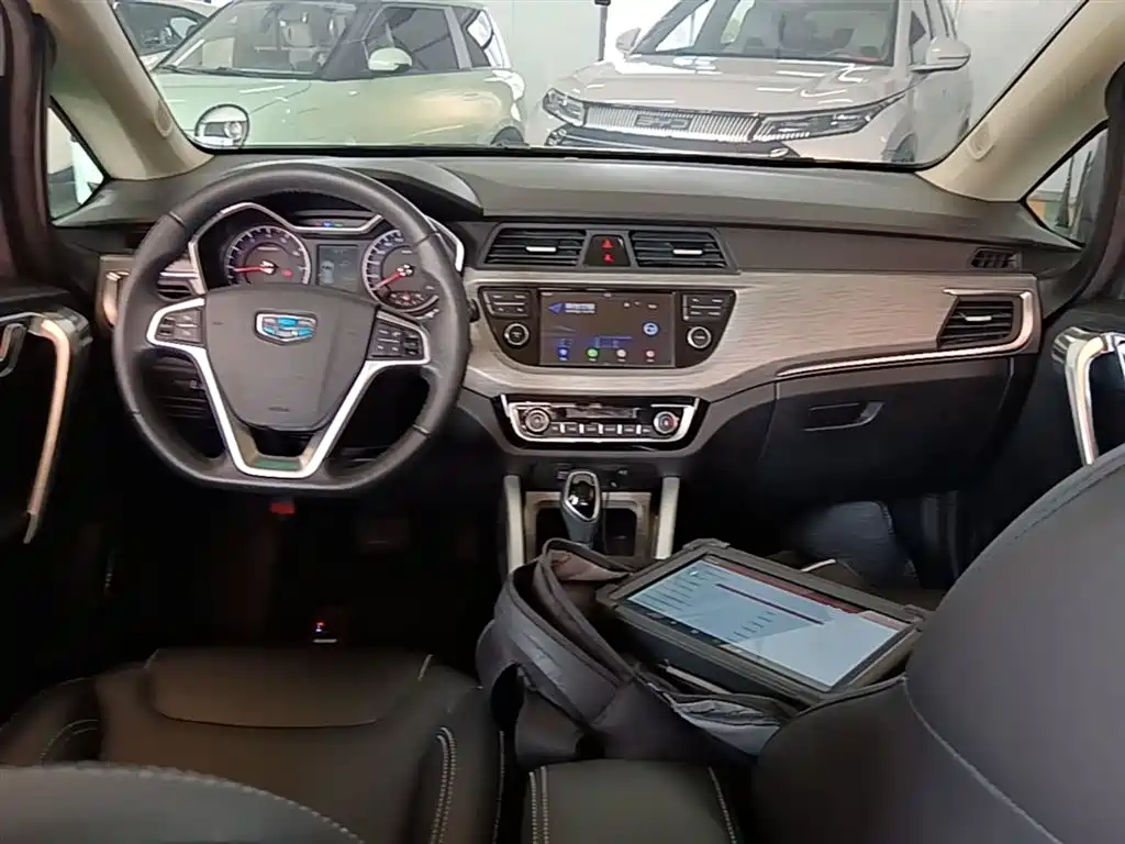 Geely Vision X3 2017 — фото 10