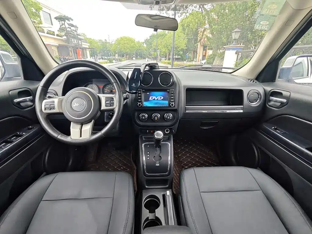 Jeep Patriot 2015 — фото 13