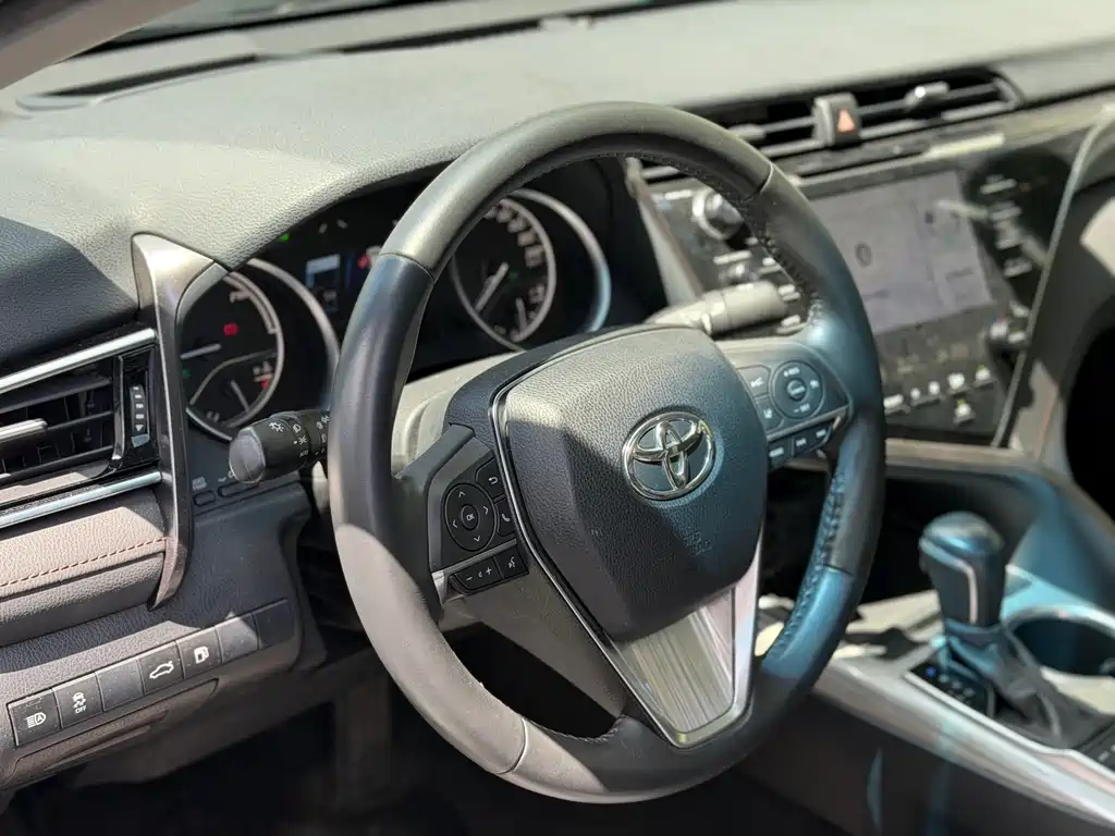 Toyota Camry 2018 — фото 4