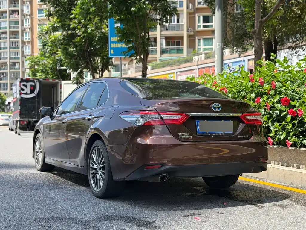 Toyota Camry 2018 — фото 11