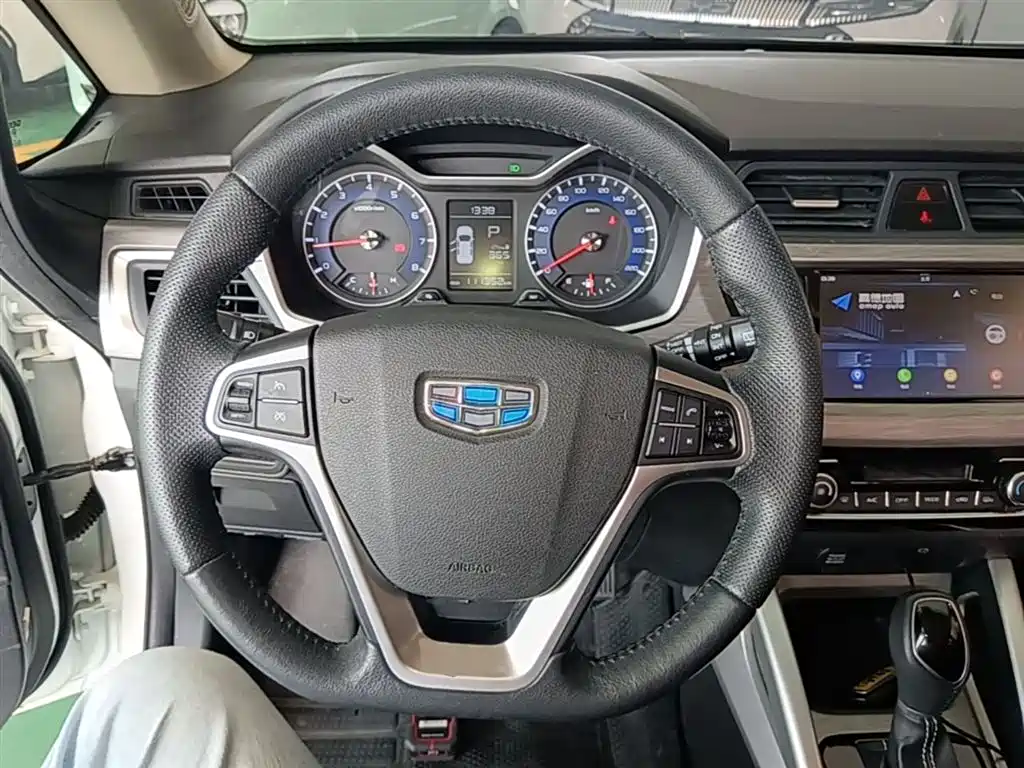 Geely Vision X3 2017 — фото 11