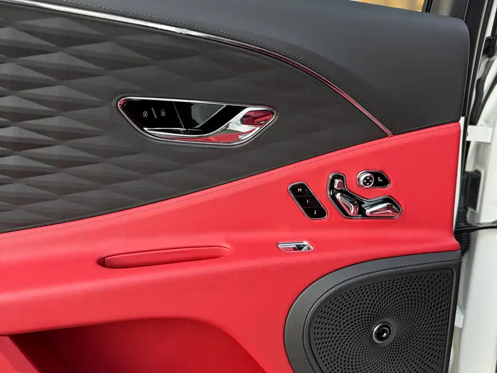 Bentley Flying Spur PHEV 2023 — фото 31