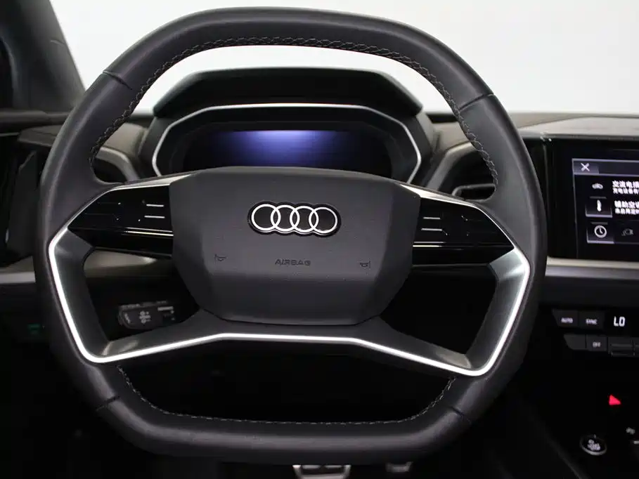 Audi Q4 E-Tron 2025 — фото 11