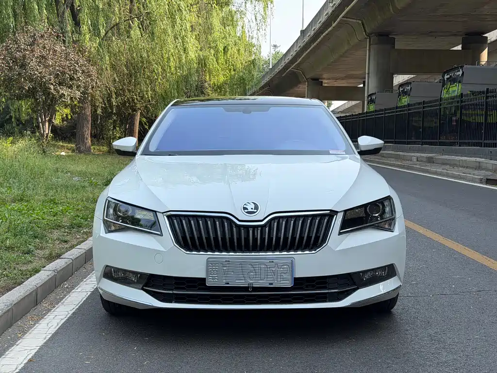 Skoda Superb 2017 — фото 2