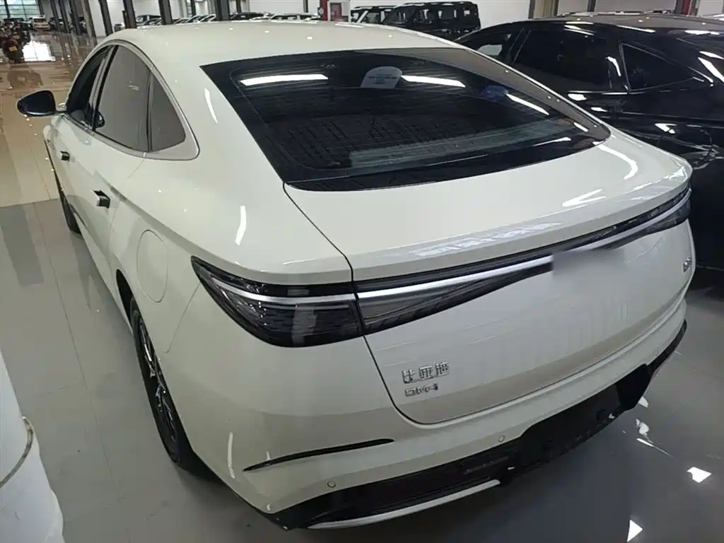 BYD Seal 07 DM-i 2025 — фото 5