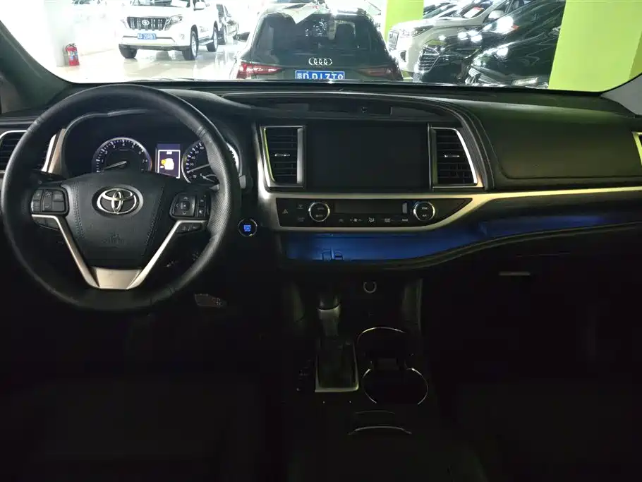 Toyota Highlander 2020 — фото 12