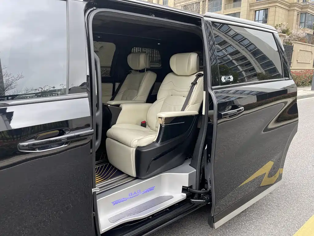 GAC Motor Trumpchi M8 2023 — фото 12