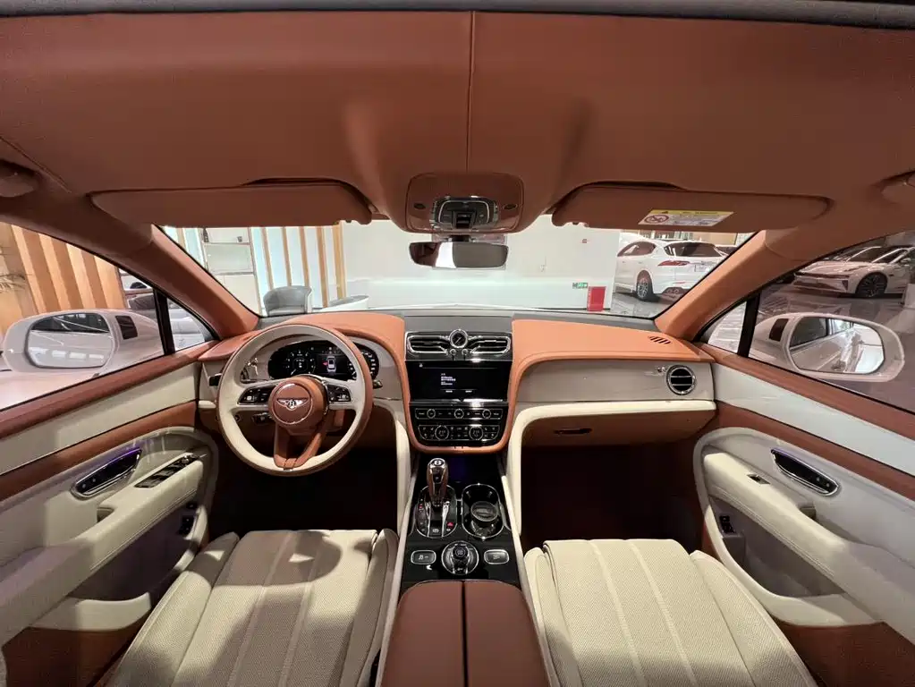 Bentley Bentayga 2025 — фото 15