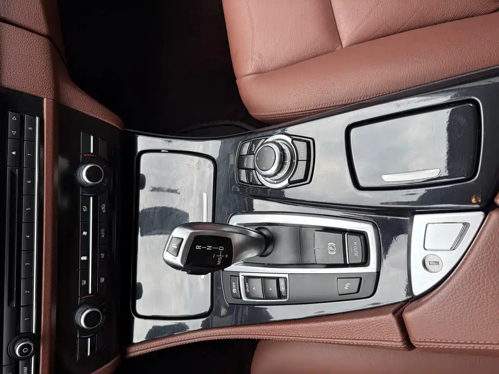 BMW 5 Series 2015 — фото 7