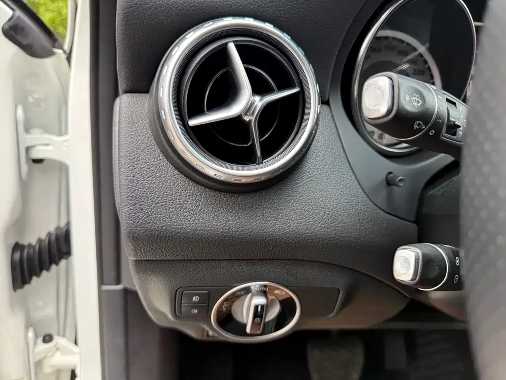 Mercedes-Benz GLA 2017 — фото 21