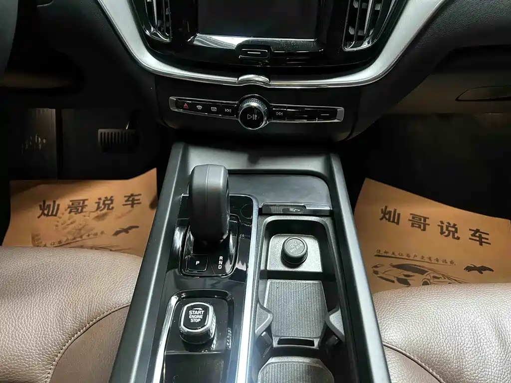 Volvo XC60 2024 — фото 20