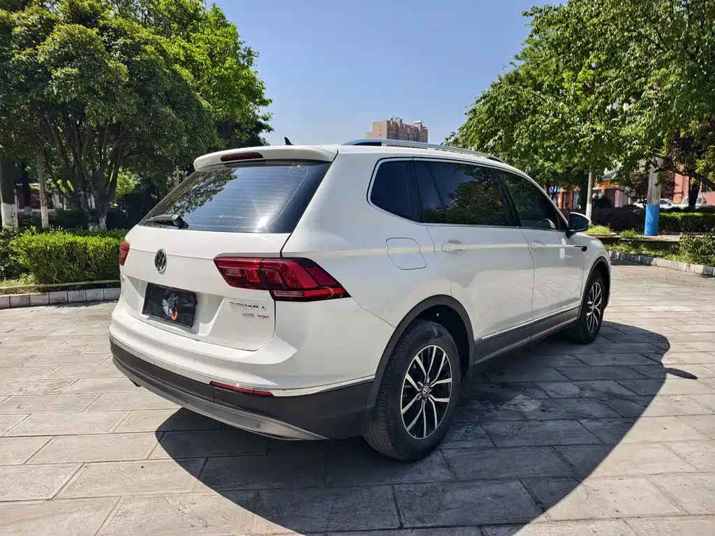 Volkswagen Tiguan L 2017 — фото 6
